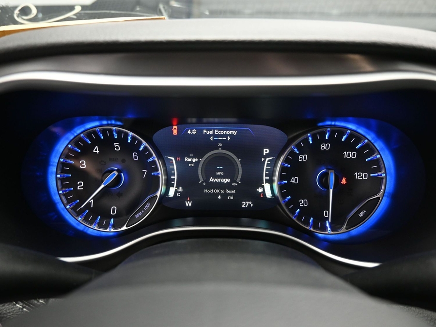 Black Chrysler Pacifica image number 15