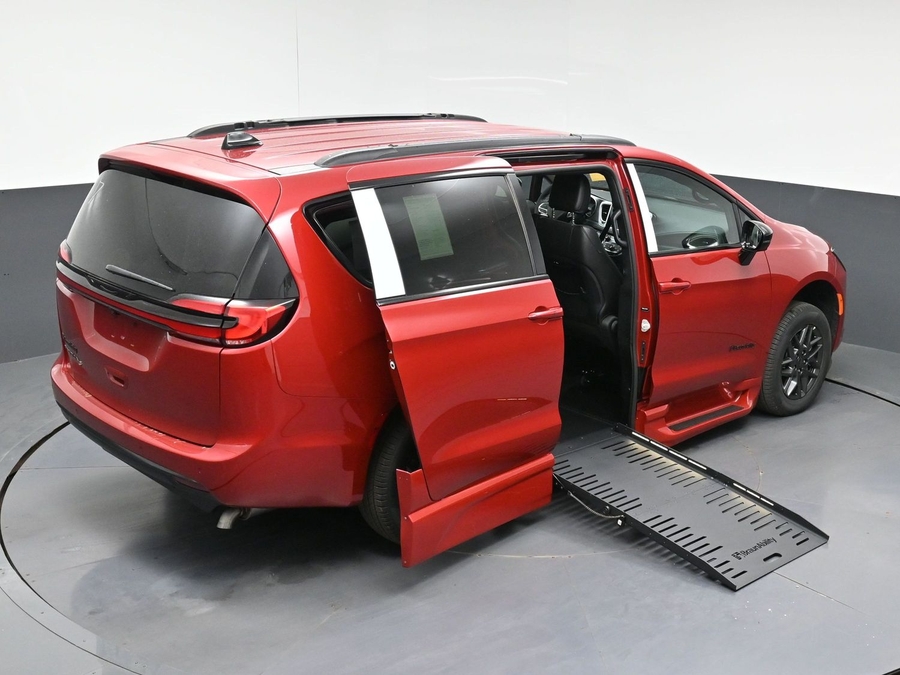 New 2027 Chrysler Pacifica Select Sport - BraunAbility Side Entry Fold Out Automatic Ramp