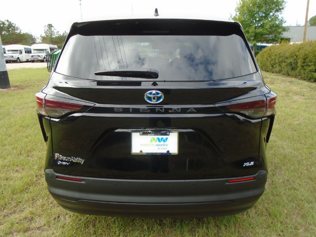 2025 TOYOTA SIENNA - Image 19