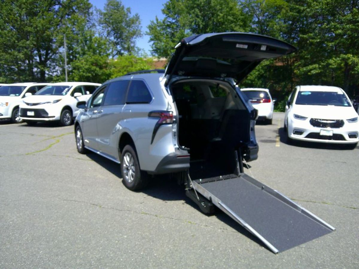 2024 TOYOTA SIENNA - Image 2
