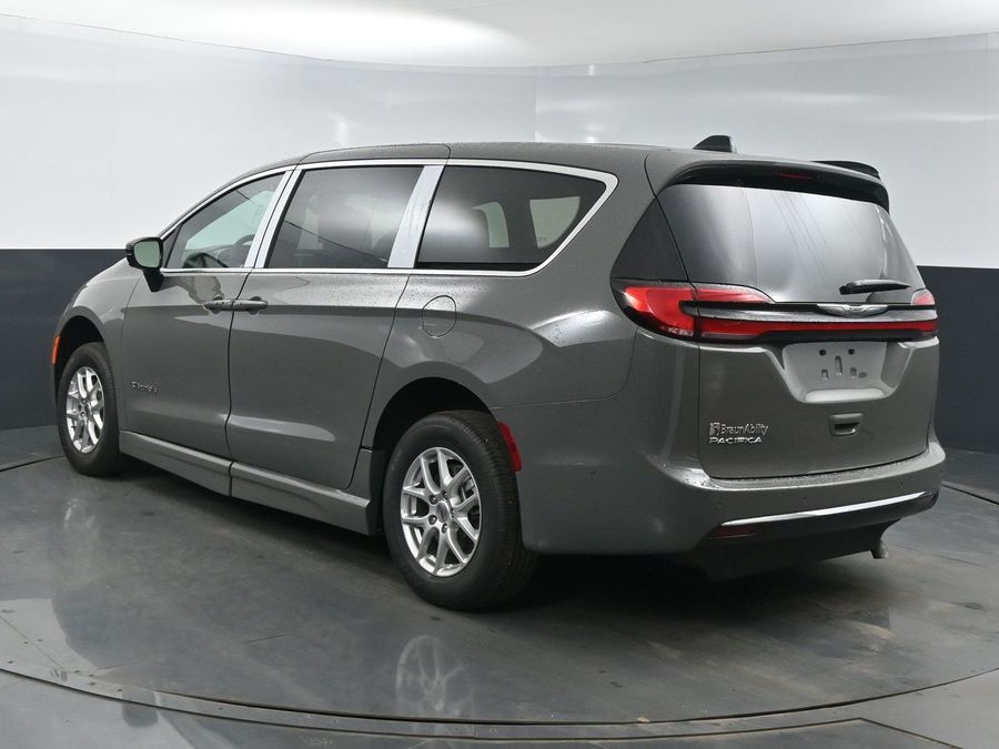 New 2025 Chrysler Pacifica Select Safety - BraunAbility Side Entry Entry Fold Out Automatic Ramp