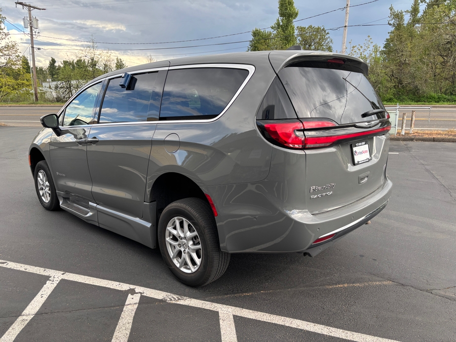 Used 2023 Chrysler Pacifica Touring L Safety - BraunAbility Side Entry Entry In Floor Automatic Ramp