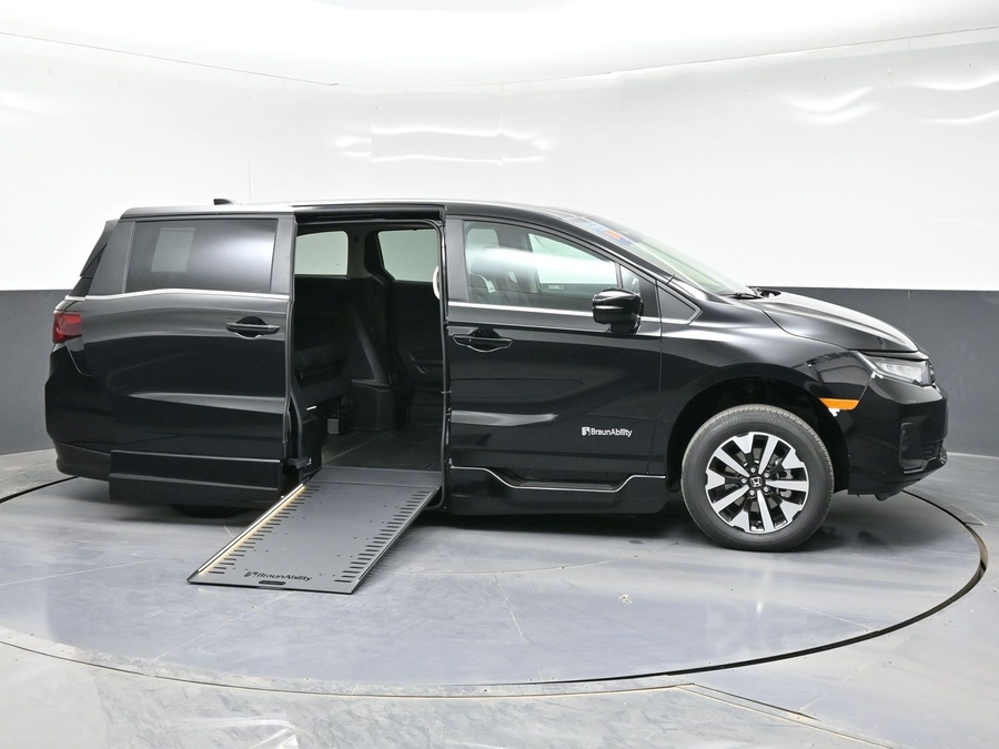 Black Honda Odyssey image number 7