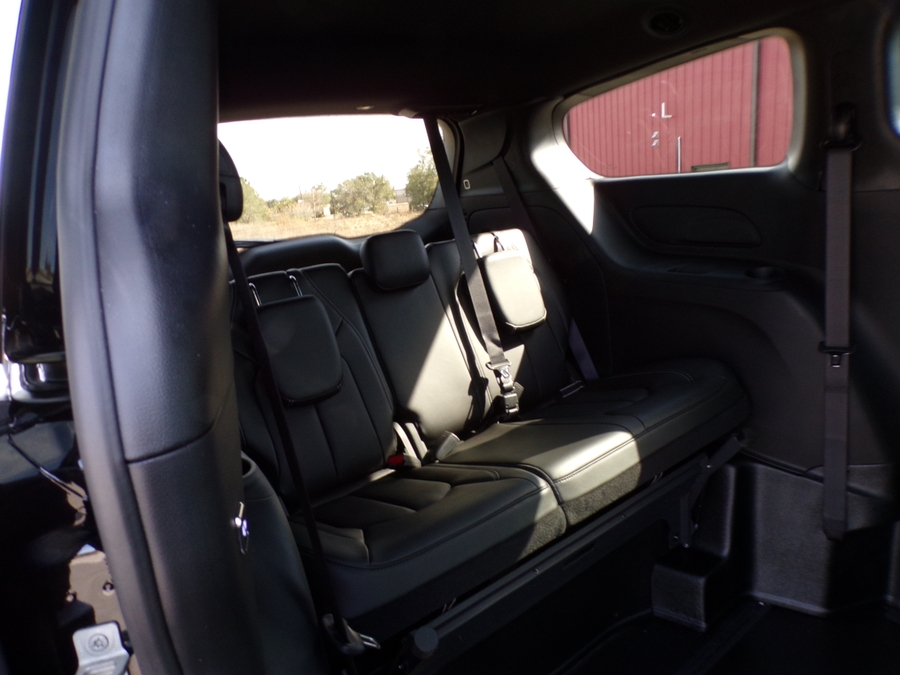 Black Chrysler Pacifica image number 38