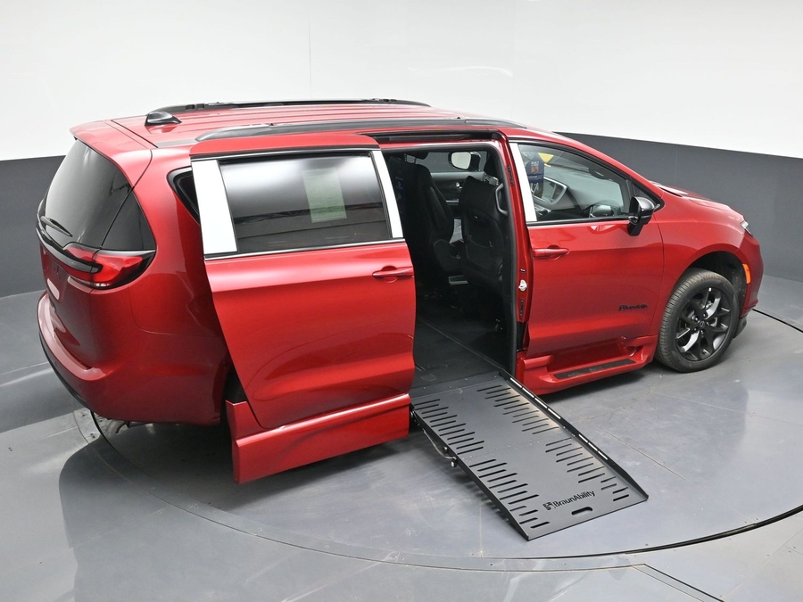 Red Chrysler Pacifica image number 23