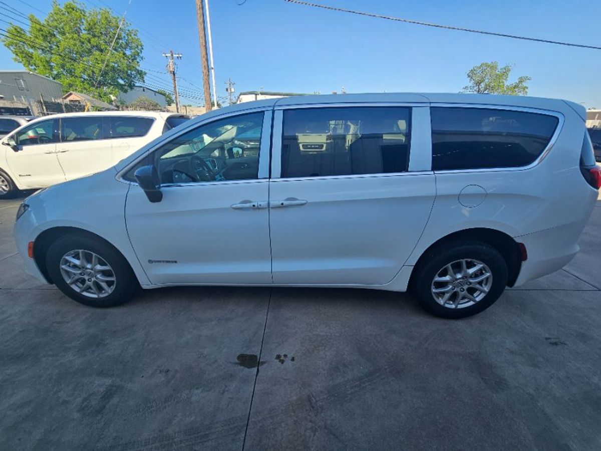 2024 CHRYSLER VOYAGER - Image 3