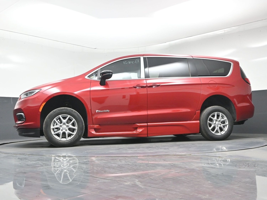 Red Chrysler Pacifica image number 17