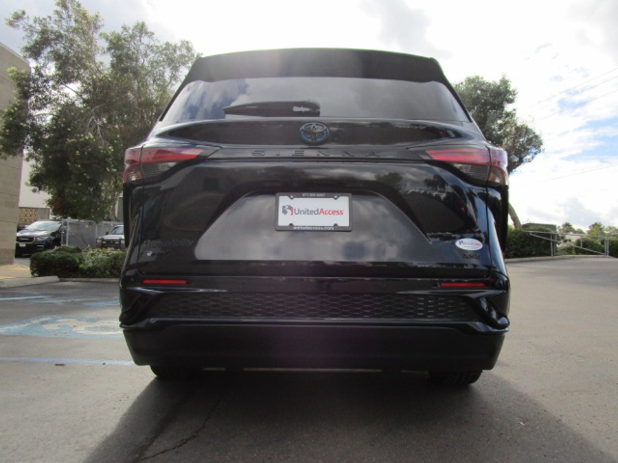New 2025 Toyota Sienna Hybrid XSE Sport - BraunAbility Side Entry Entry In Floor Automatic Ramp