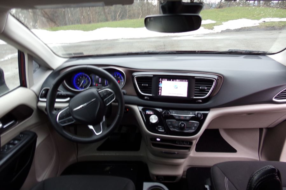 2023 CHRYSLER VOYAGER - Image 13