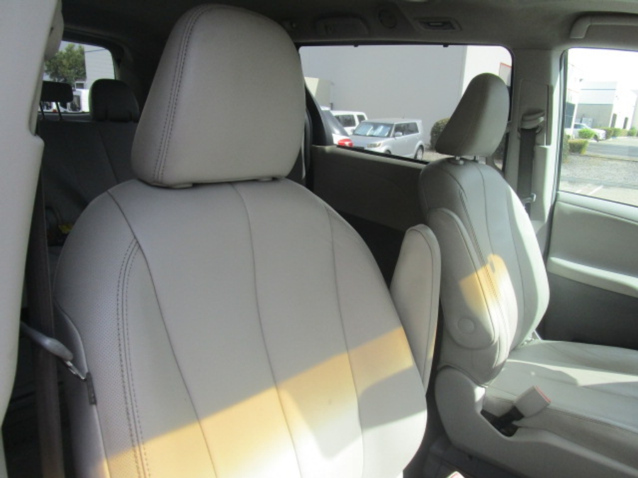 Used 2014 Toyota Sienna XLE - BraunAbility Side Entry Fold Out Automatic Ramp