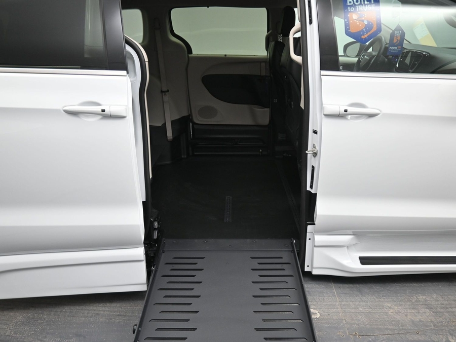 Used 2023 Chrysler Pacifica Touring L - BraunAbility Side Entry Entry Fold Out Automatic Ramp