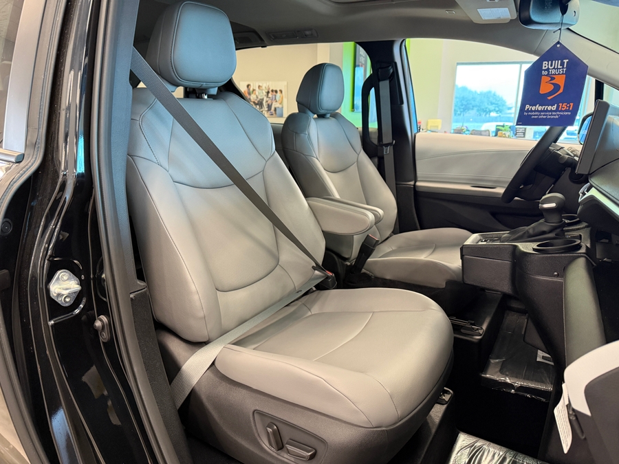 Black Toyota Sienna image number 10