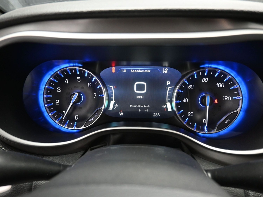 Black Chrysler Pacifica image number 15