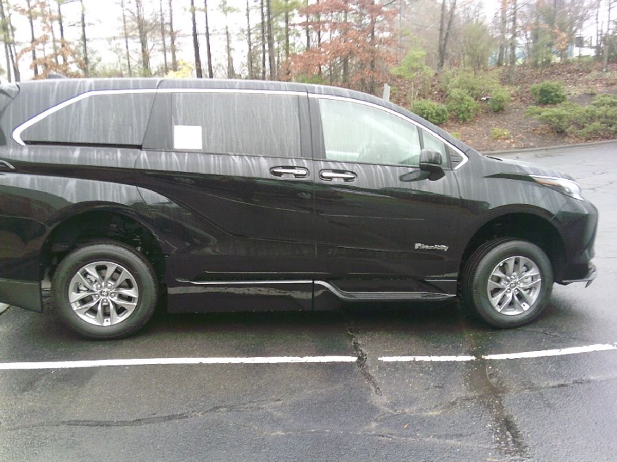 2025 TOYOTA SIENNA - Image 9