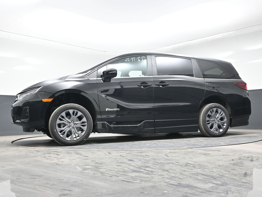 New 2026 Honda Odyssey Touring - BraunAbility Side Entry In Floor Automatic Ramp
