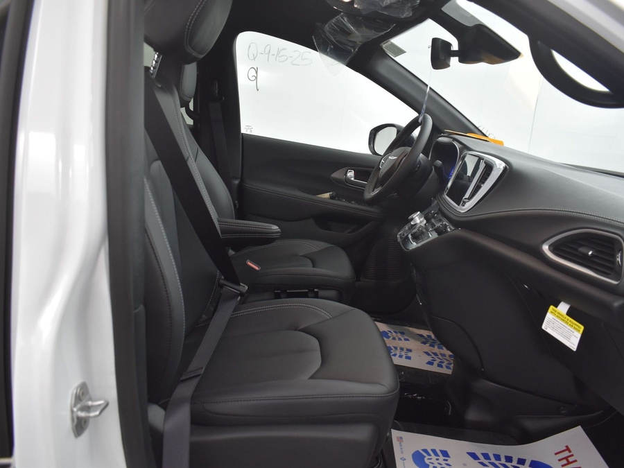 New 2025 Chrysler Pacifica Select Safety - BraunAbility Side Entry Entry Fold Out Automatic Ramp