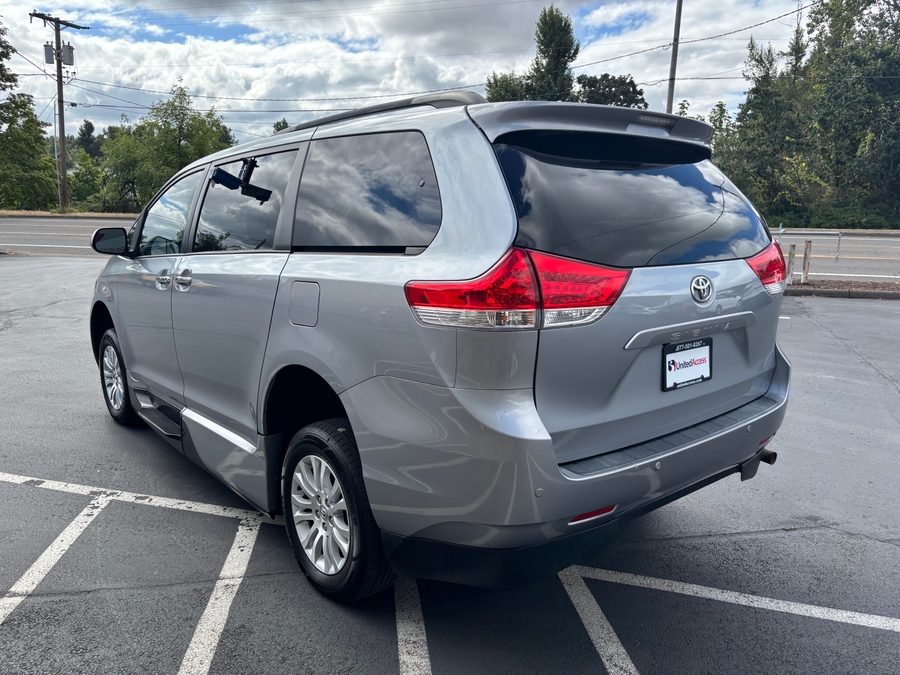 Used 2013 Toyota Sienna XLE - VMI Side Entry In Floor Automatic Ramp
