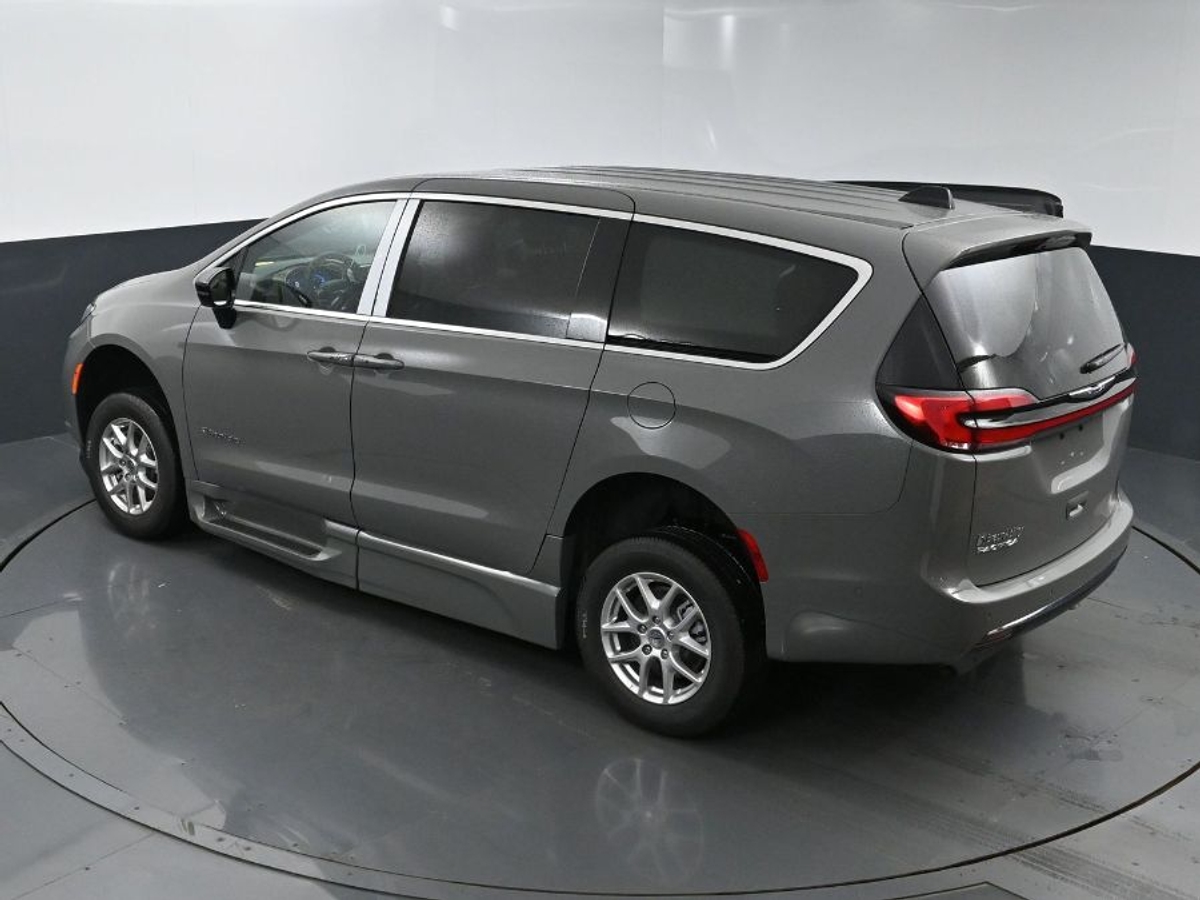 2025 CHRYSLER PACIFICA - Image 24