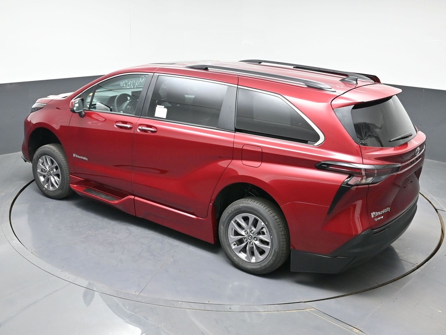New 2026 Toyota Sienna Hybrid XLE Add - BraunAbility Side Entry Entry In Floor Automatic Ramp
