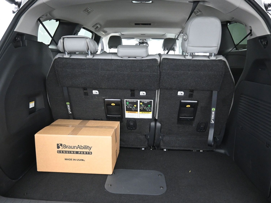 New 2026 Toyota Sienna Hybrid XLE Base - BraunAbility Side Entry Entry Fold Out Automatic Ramp