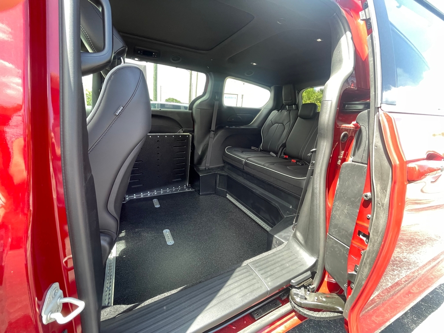 Red Chrysler Pacifica image number 14