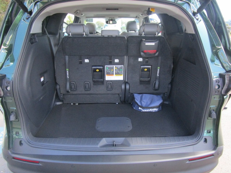 New 2026 Toyota Sienna Hybrid XLE Base - BraunAbility Side Entry Entry Fold Out Automatic Ramp