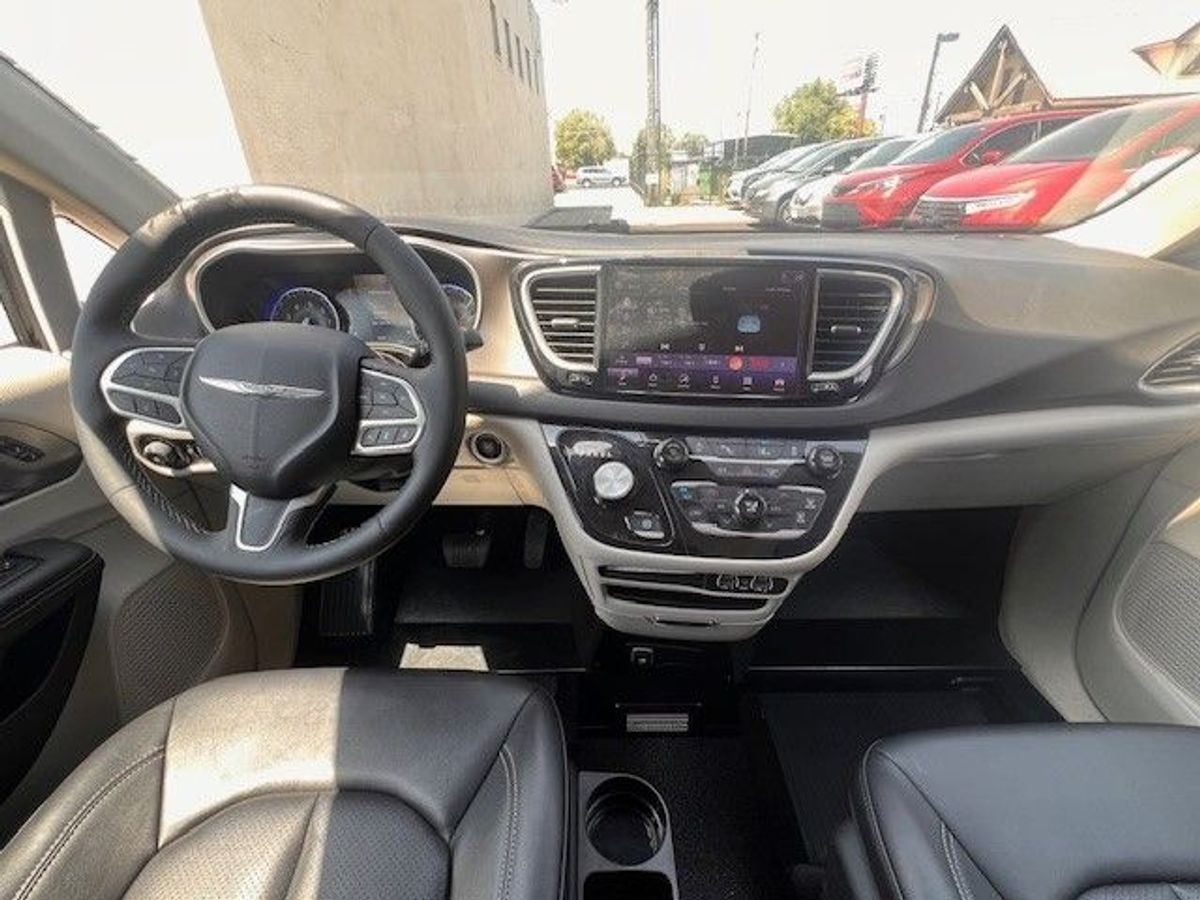 2024 CHRYSLER PACIFICA - Image 10