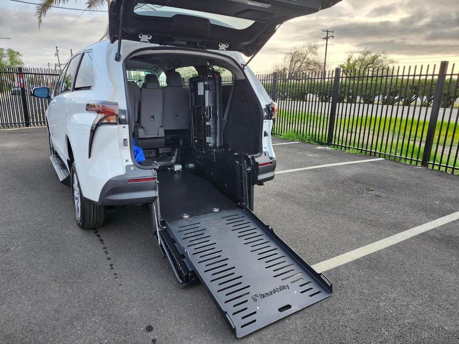 New 2026 Toyota Sienna Hybrid LE W 3RD ROW - BraunAbility Commercial Rear Entry Fold Out Manual Ramp