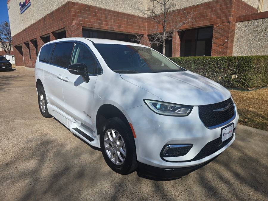 Used 2024 Chrysler Pacifica Touring L - BraunAbility Side Entry Entry In Floor Automatic Ramp