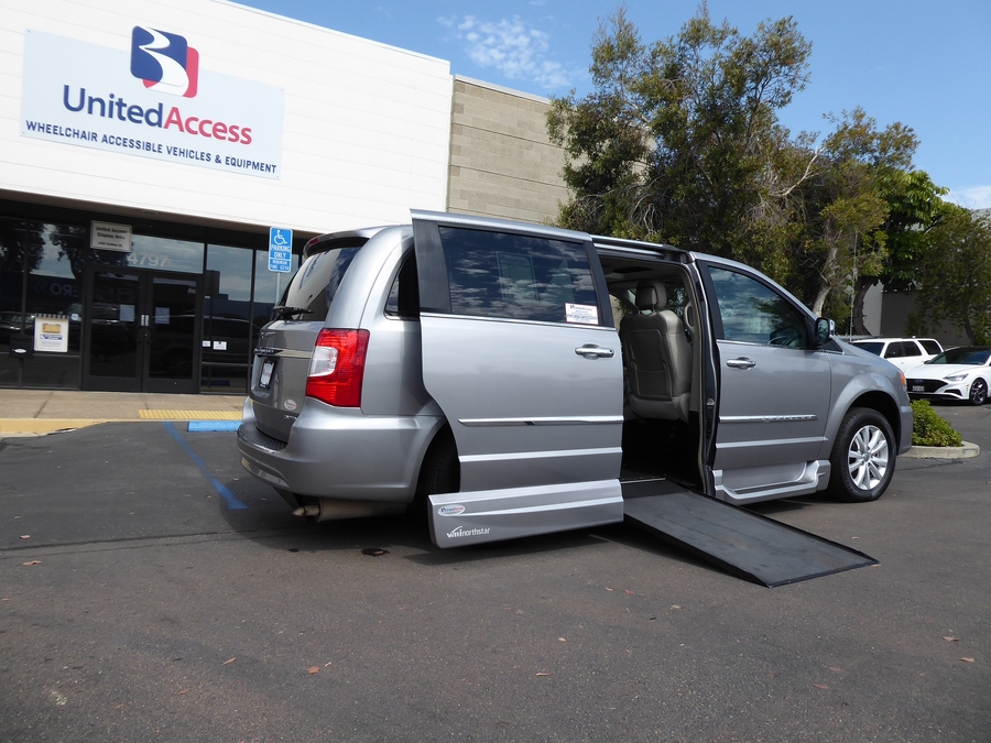 Used 2016 Chrysler Town and Country Limited Platinum - VMI Side Entry In Floor Automatic Ramp