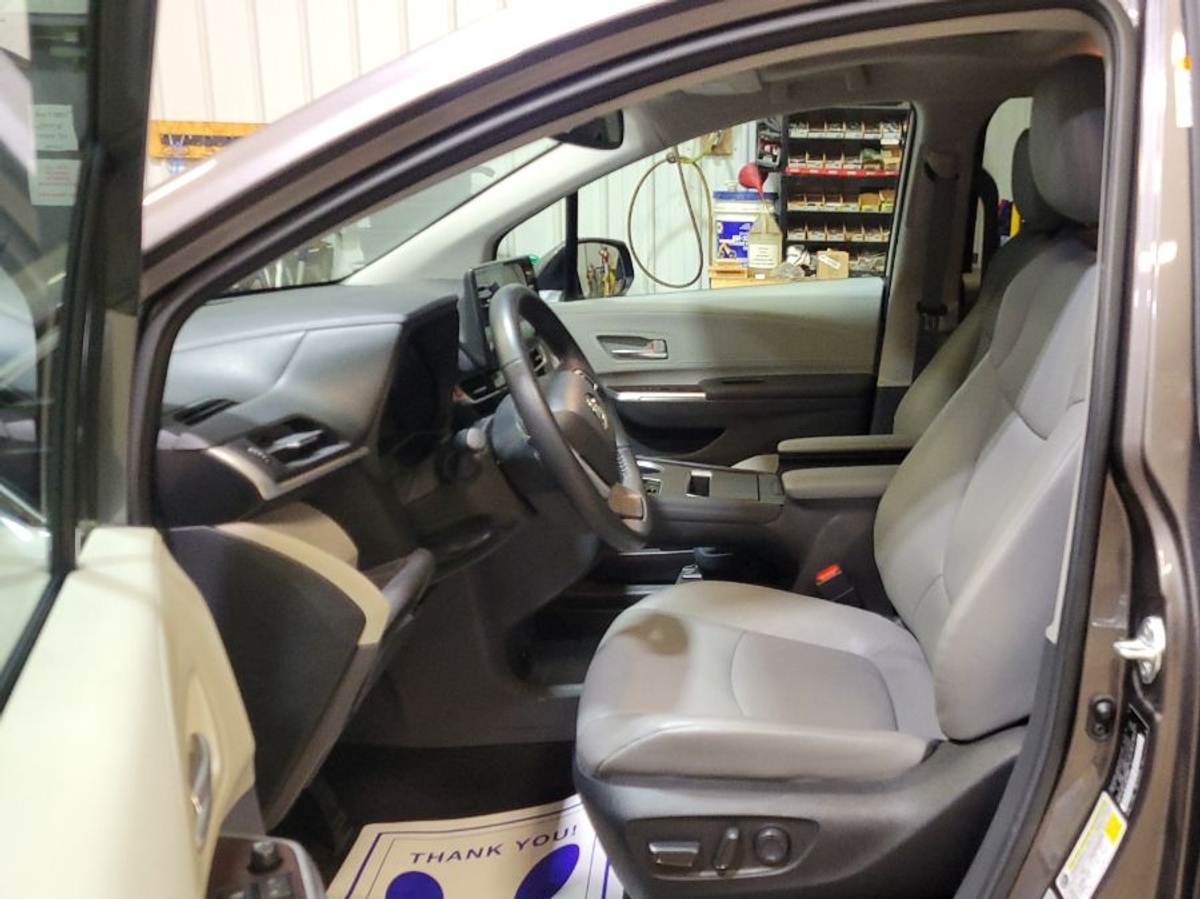 2024 TOYOTA SIENNA - Image 3