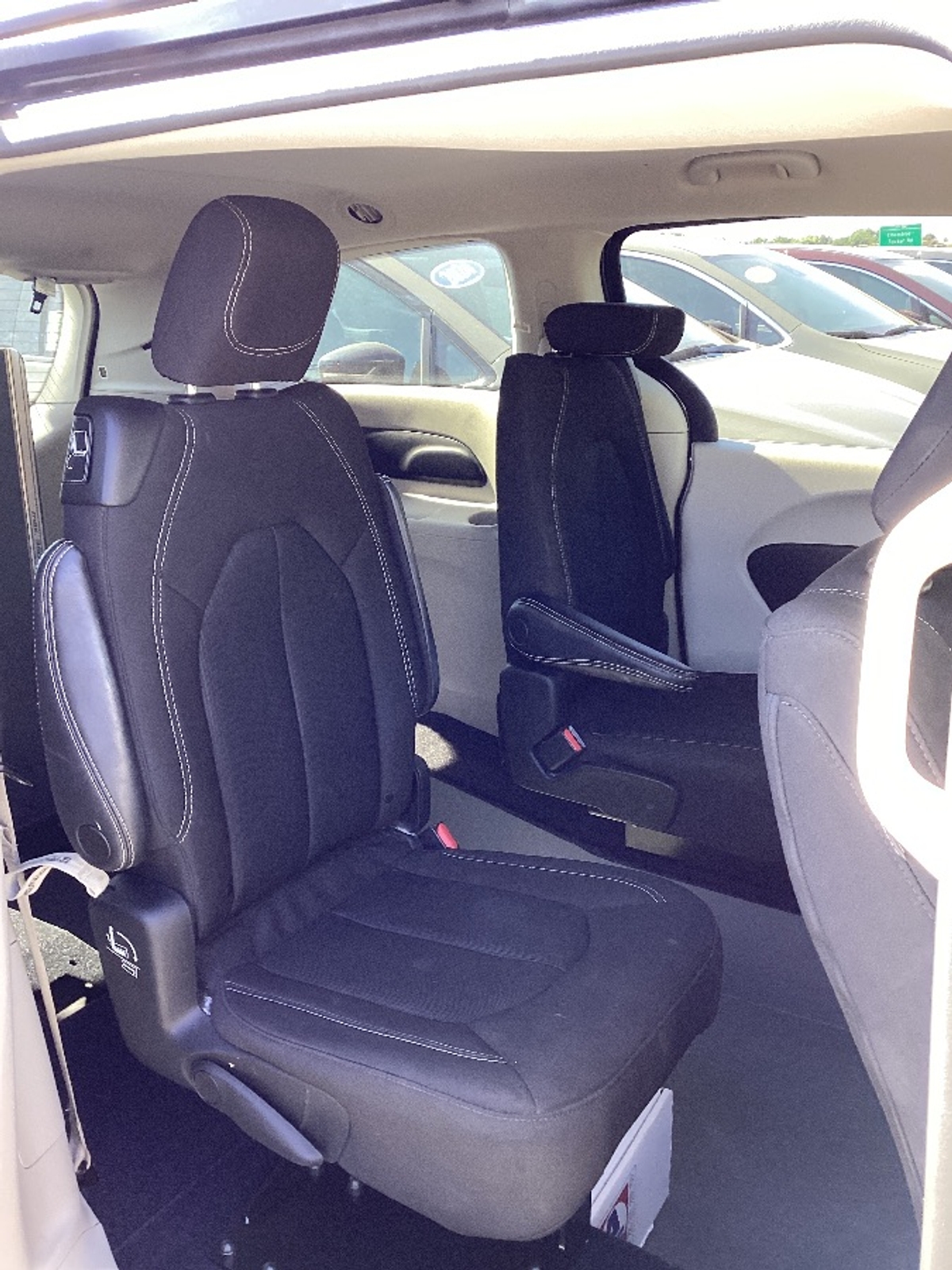 2023 CHRYSLER VOYAGER - Image 8