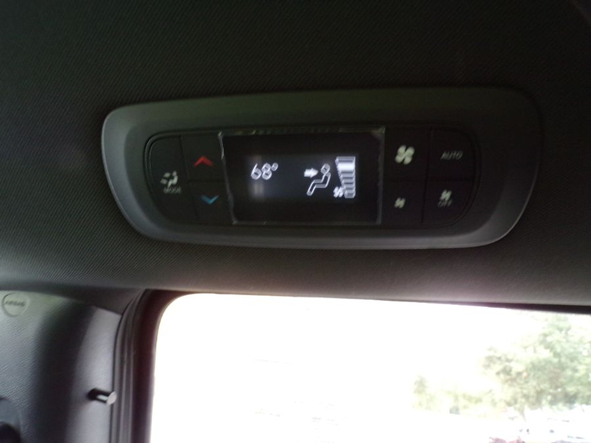 Grey Chrysler Pacifica image number 18