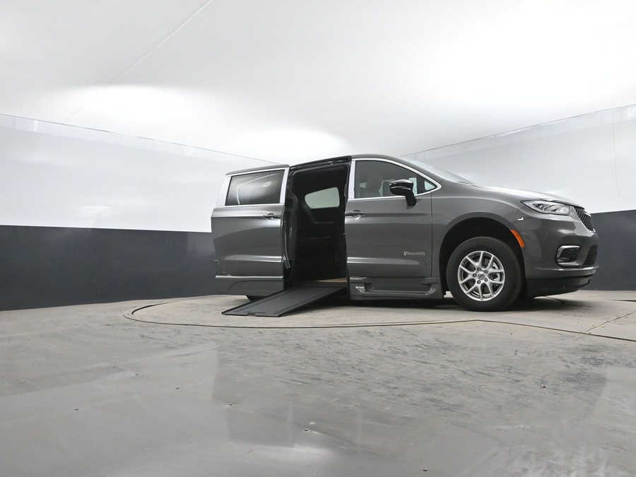 Used 2025 Chrysler Pacifica Select Safety - BraunAbility Side Entry In Floor Automatic Ramp
