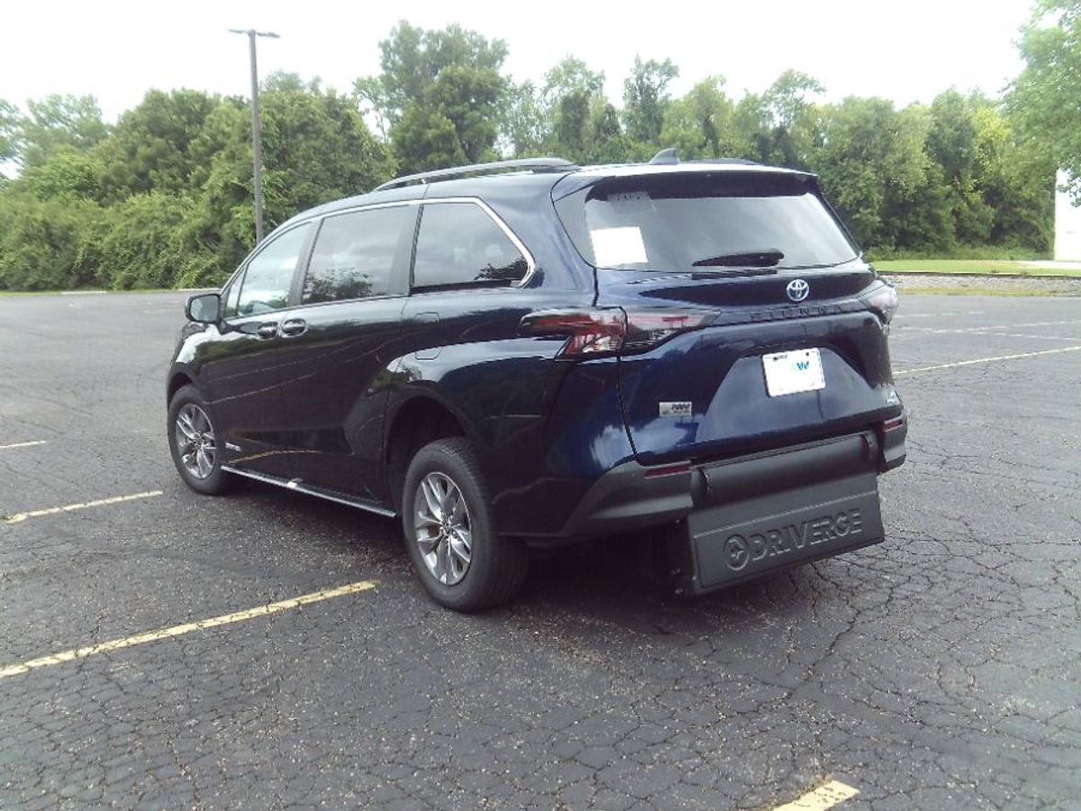 2024 TOYOTA SIENNA - Image 7