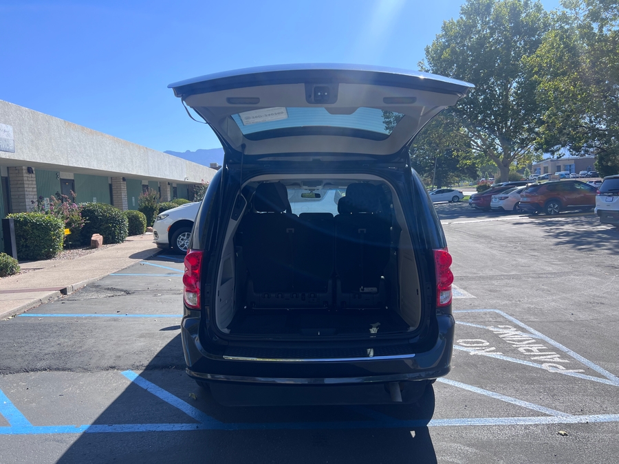 Used 2014 Dodge Grand Caravan SXT - BraunAbility Side Entry Fold Out Automatic Ramp