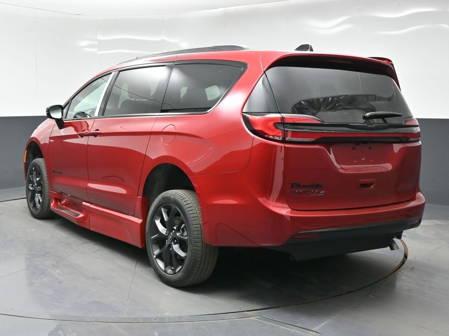 Red Chrysler Pacifica image number 1
