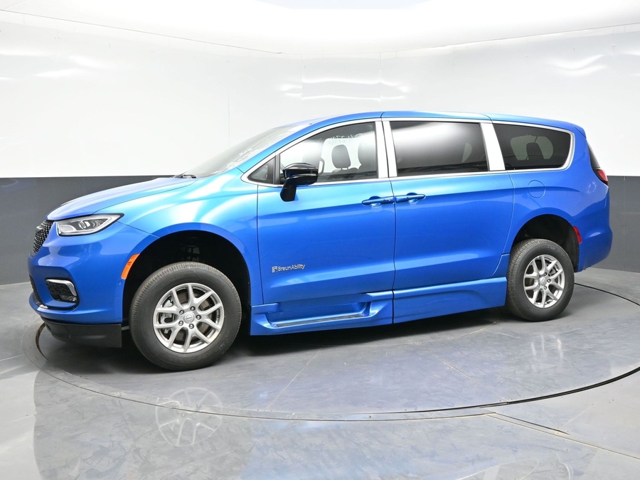 Blue Chrysler Pacifica image number 2