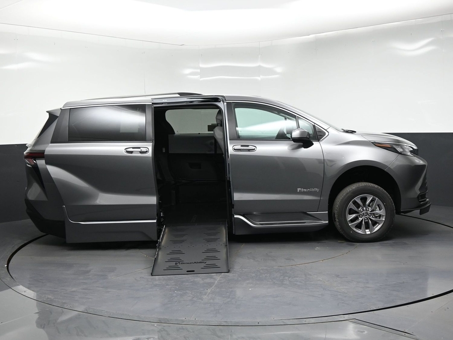 New 2026 Toyota Sienna Hybrid XLE Add - BraunAbility Side Entry Fold Out Automatic Ramp