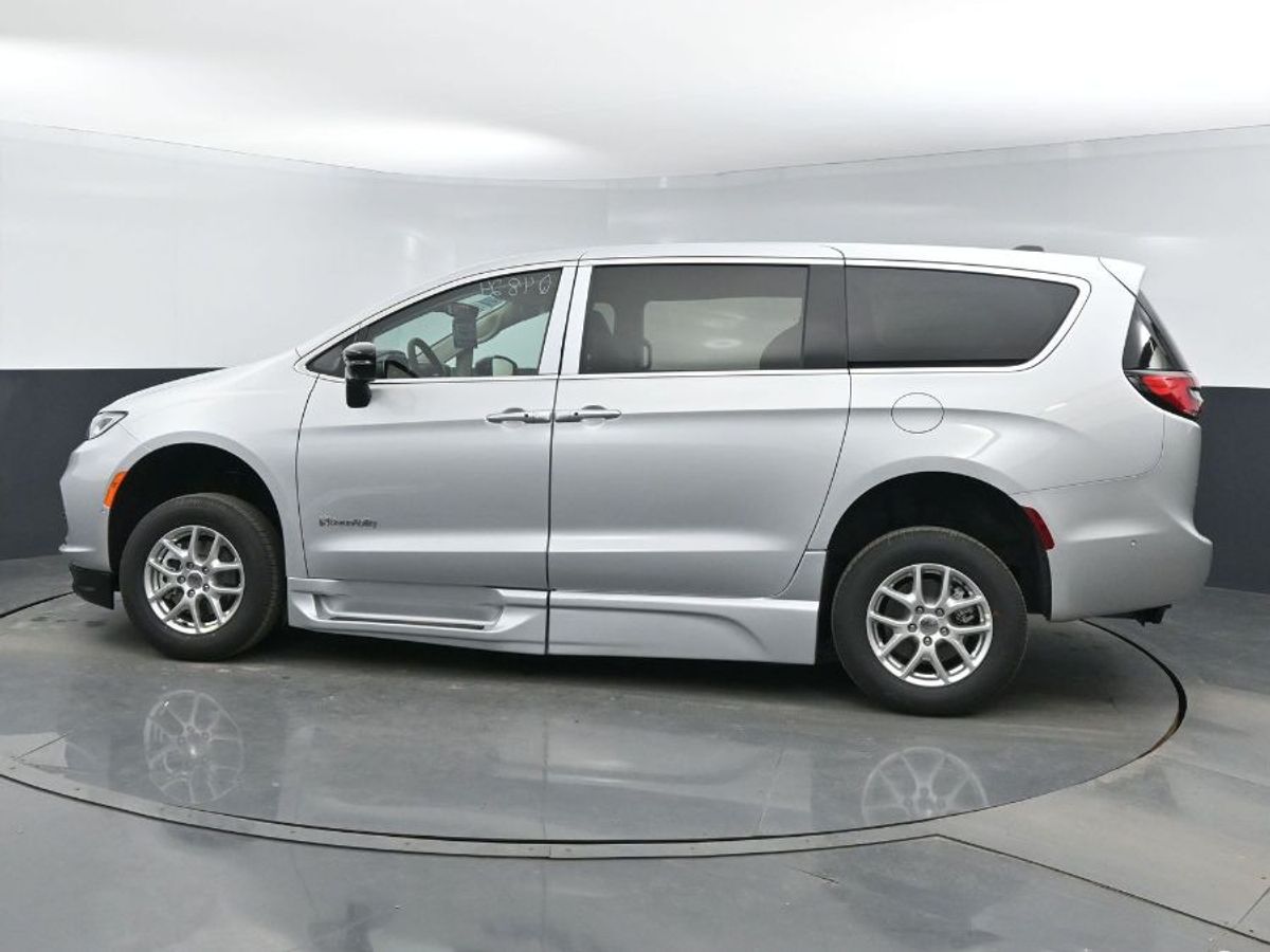 2024 CHRYSLER PACIFICA - Image 21