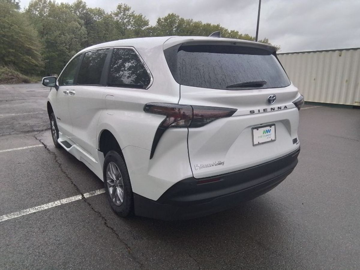 2024 TOYOTA SIENNA - Image 5