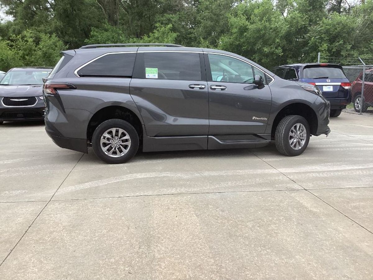 2025 TOYOTA SIENNA - Image 11