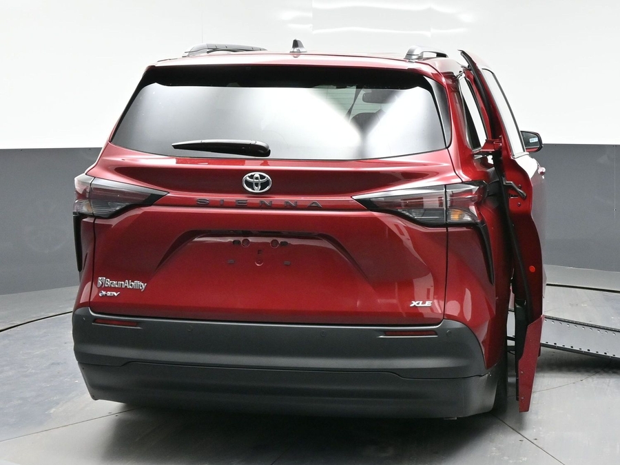 Red Toyota Sienna image number 5