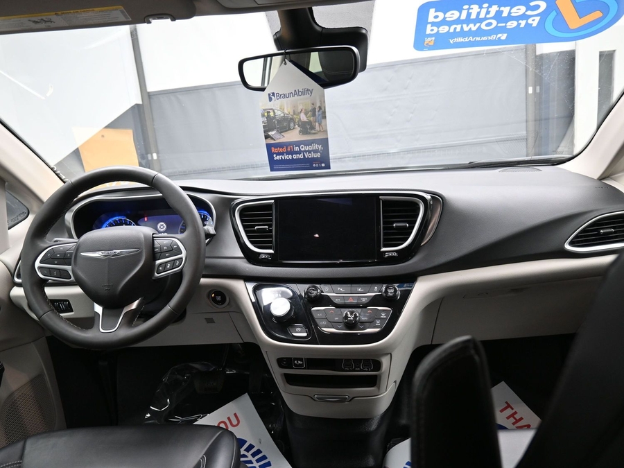 White Chrysler Pacifica image number 12