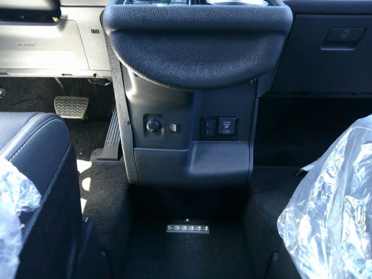 Black Toyota Sienna image number 16