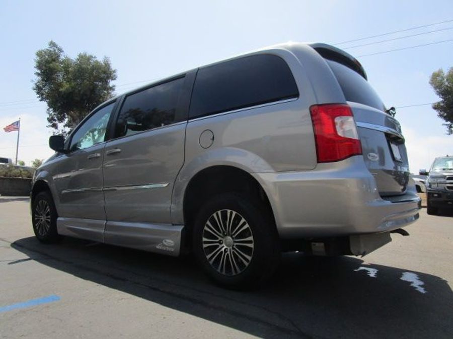 Used 2014 Chrysler Town and Country S - VMI Side Entry Entry In Floor Automatic Ramp