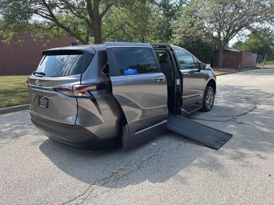 Used 2023 Toyota Sienna Hybrid XLE - BraunAbility Side Entry Entry In Floor Automatic Ramp