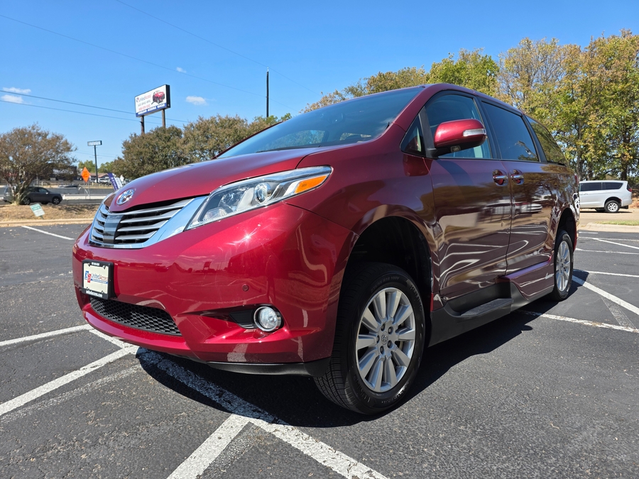 Used 2017 Toyota Sienna XLE - VMI Side Entry Entry In Floor Automatic Ramp