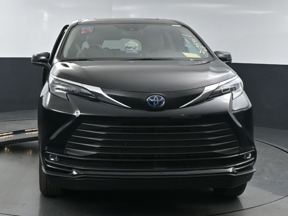 2025 TOYOTA SIENNA - Image 2