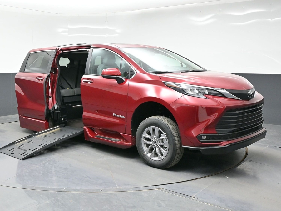 Red Toyota Sienna image number 5